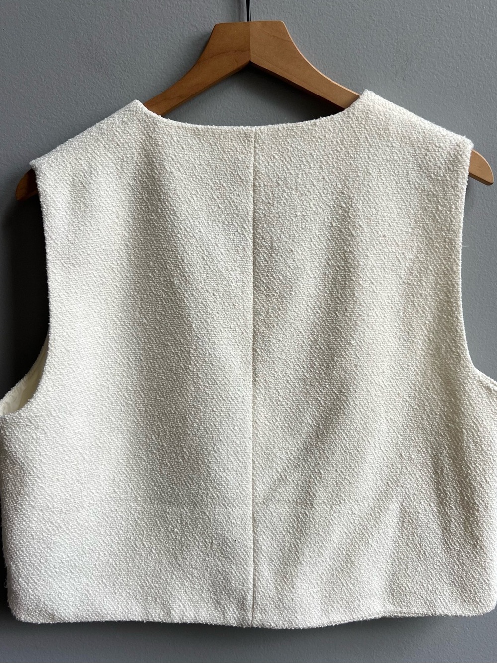 H&M NWT Cream Bouclé Button Front Vest Size Medium Pockets Gold Buttons - Picture 5 of 11